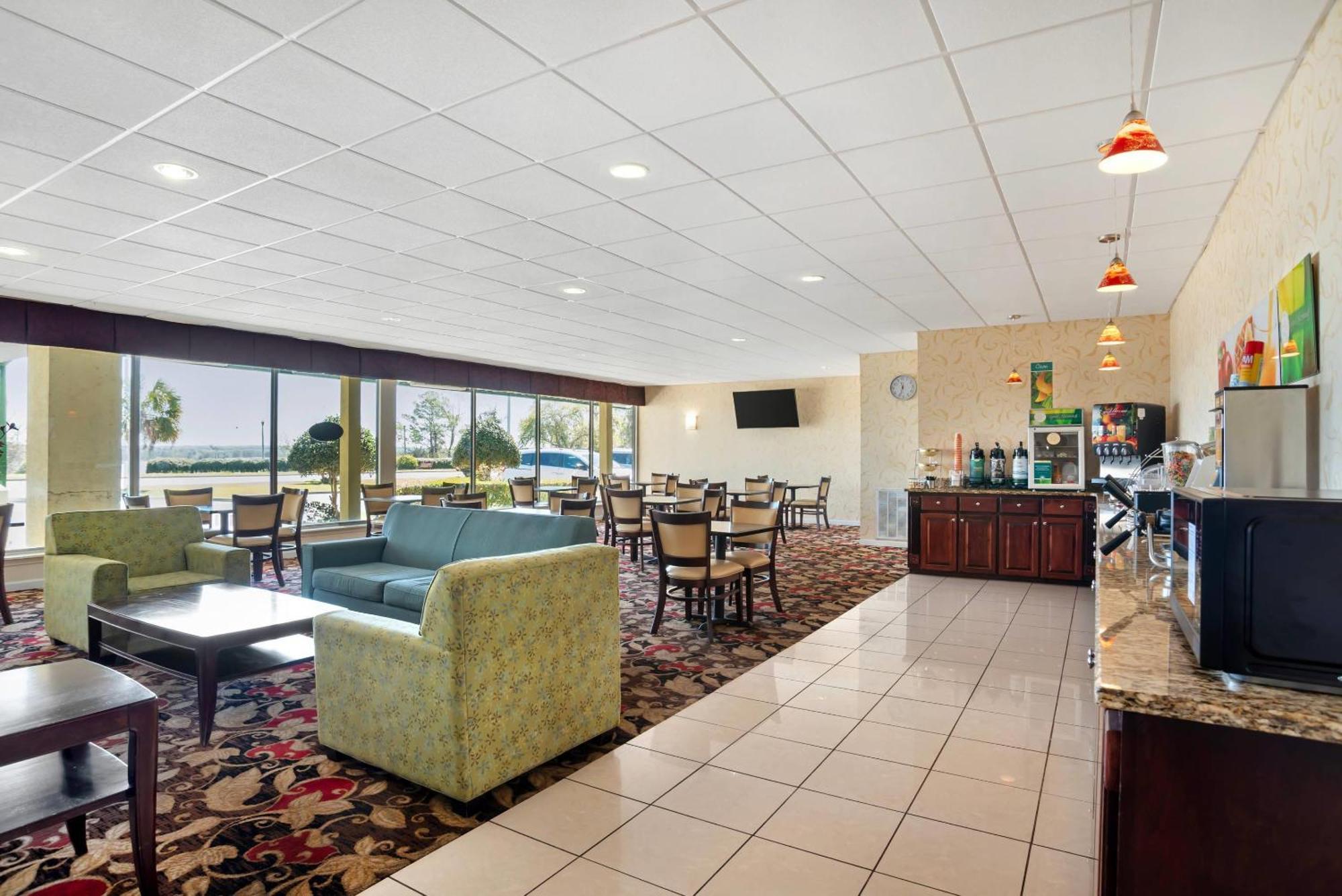 Quality Inn & Suites Near Lake Eufaula Exterior foto